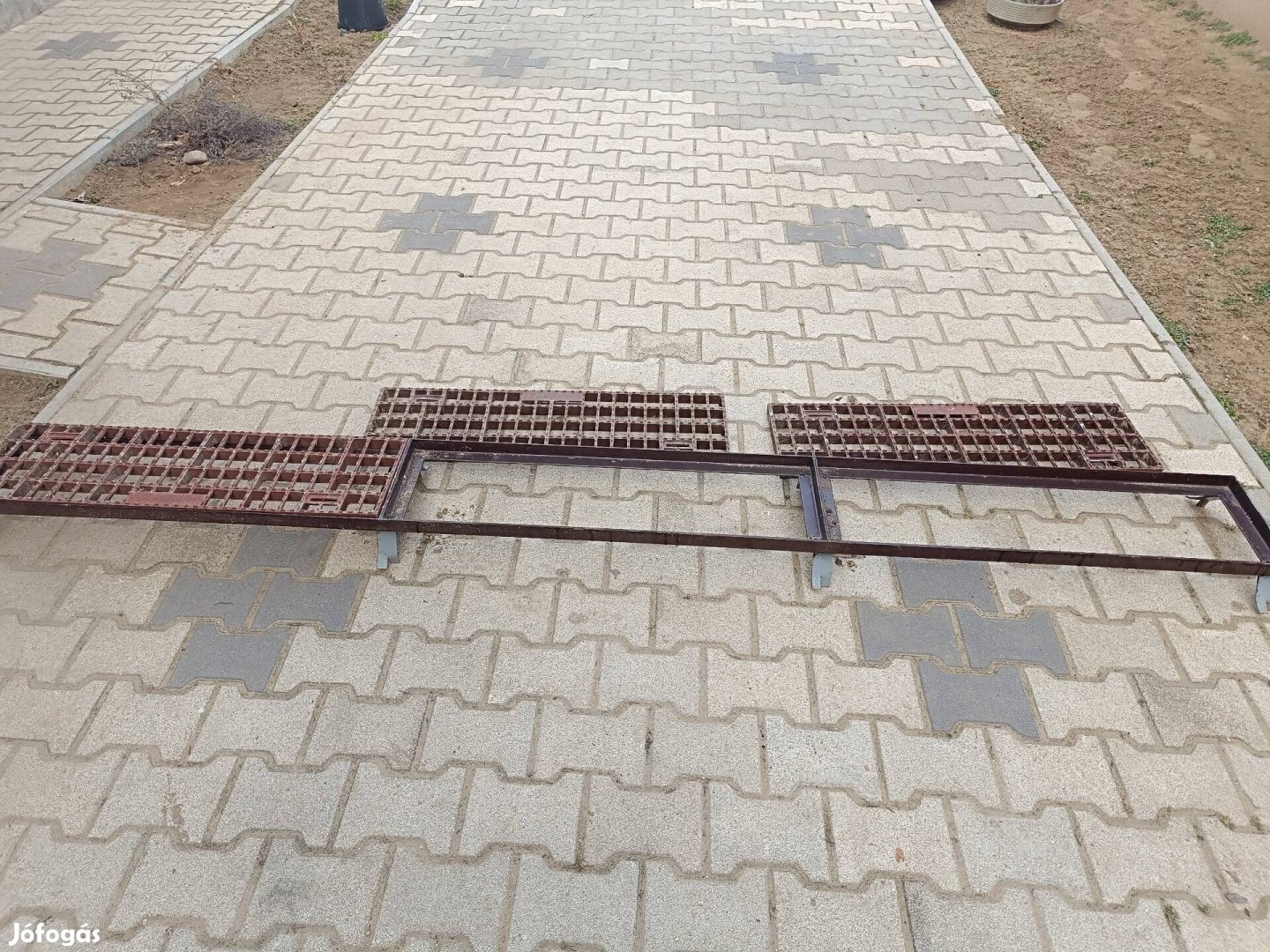 vízelvezető rács 270*26 cm