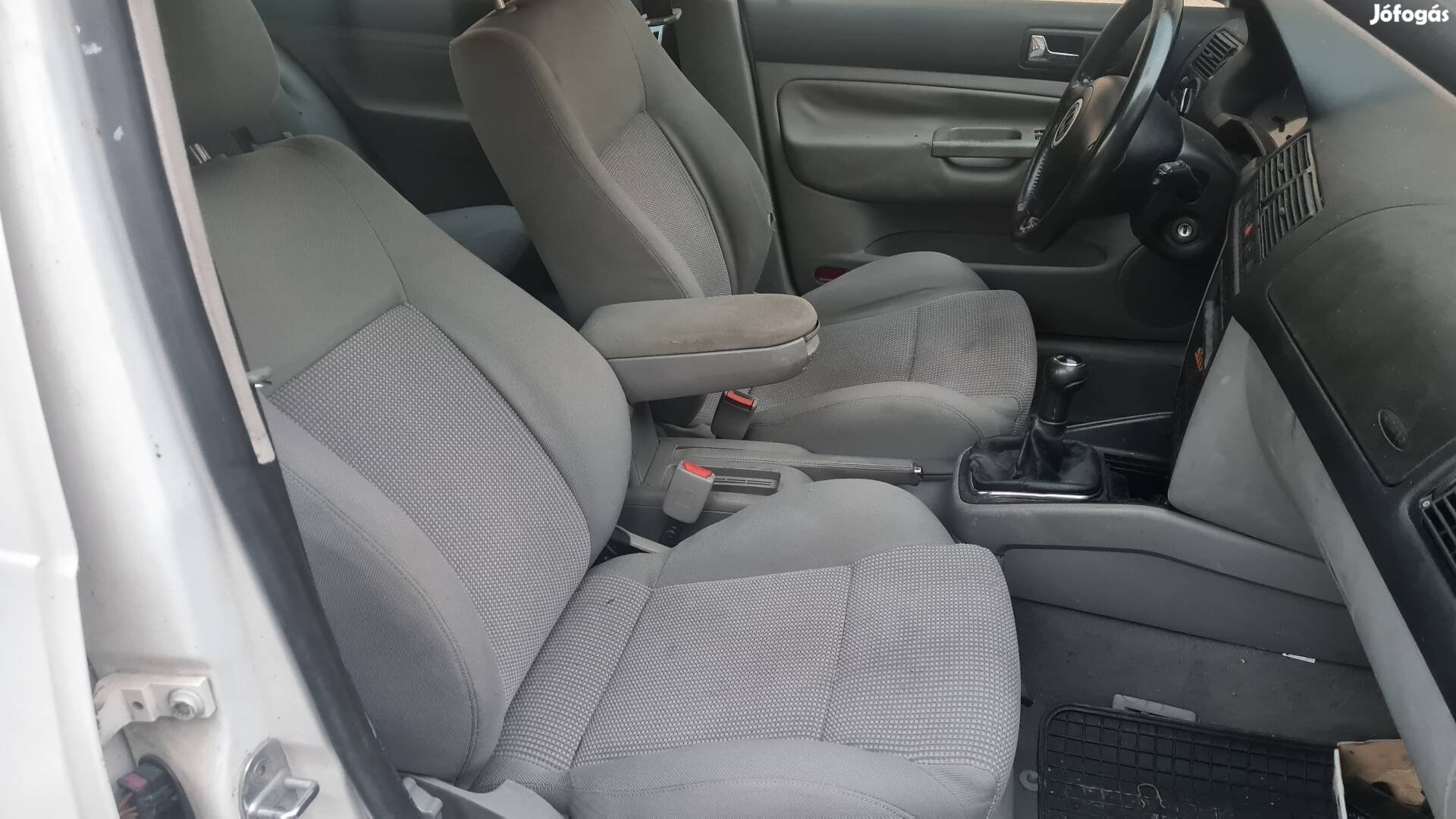 volkswagen golf 4 bora ülésszett könyöklővel