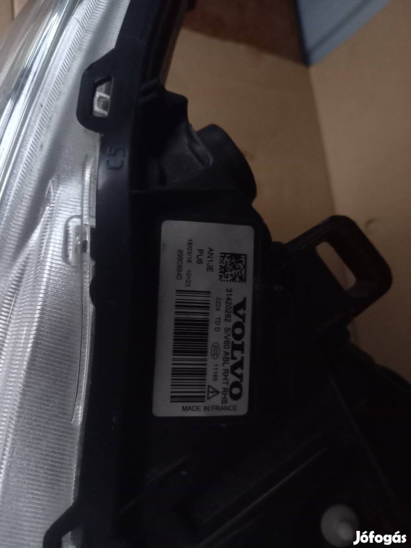 volvo s60/v60 jobb fényszoró xenon lámpa kis hibás