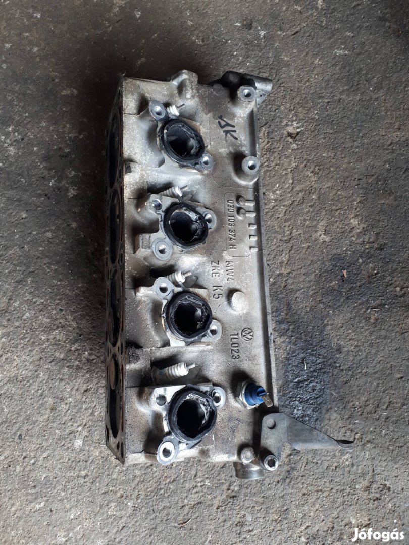 vw Golf 3 1.4, 1.6   hengerfej vezérműtengellyel 030103374H