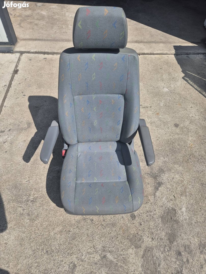 vw transporter t5 caravelle bal első karfás könyöklős ülés