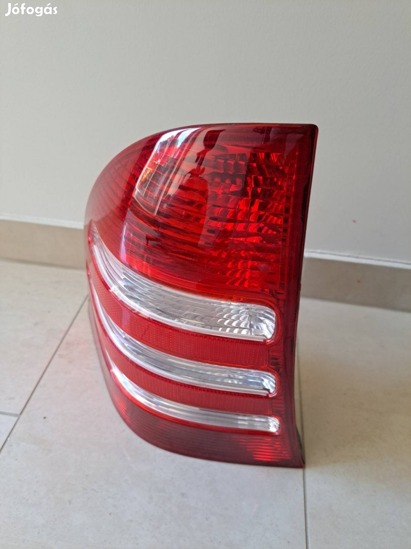 w203 mercedes bal hátsó lámpa kombi