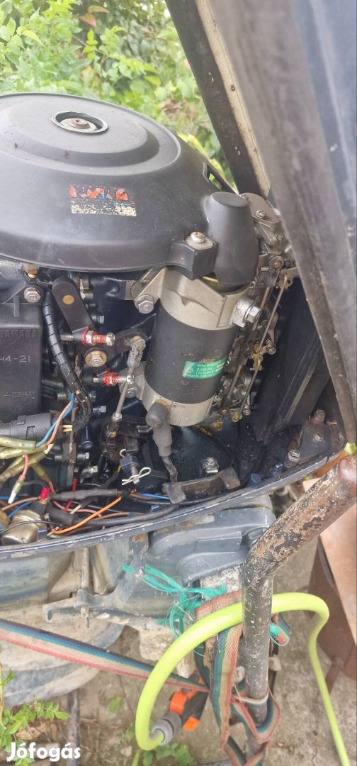 yamaha 50 hp hosszú csizmás hajólevéllel foglalkozós.