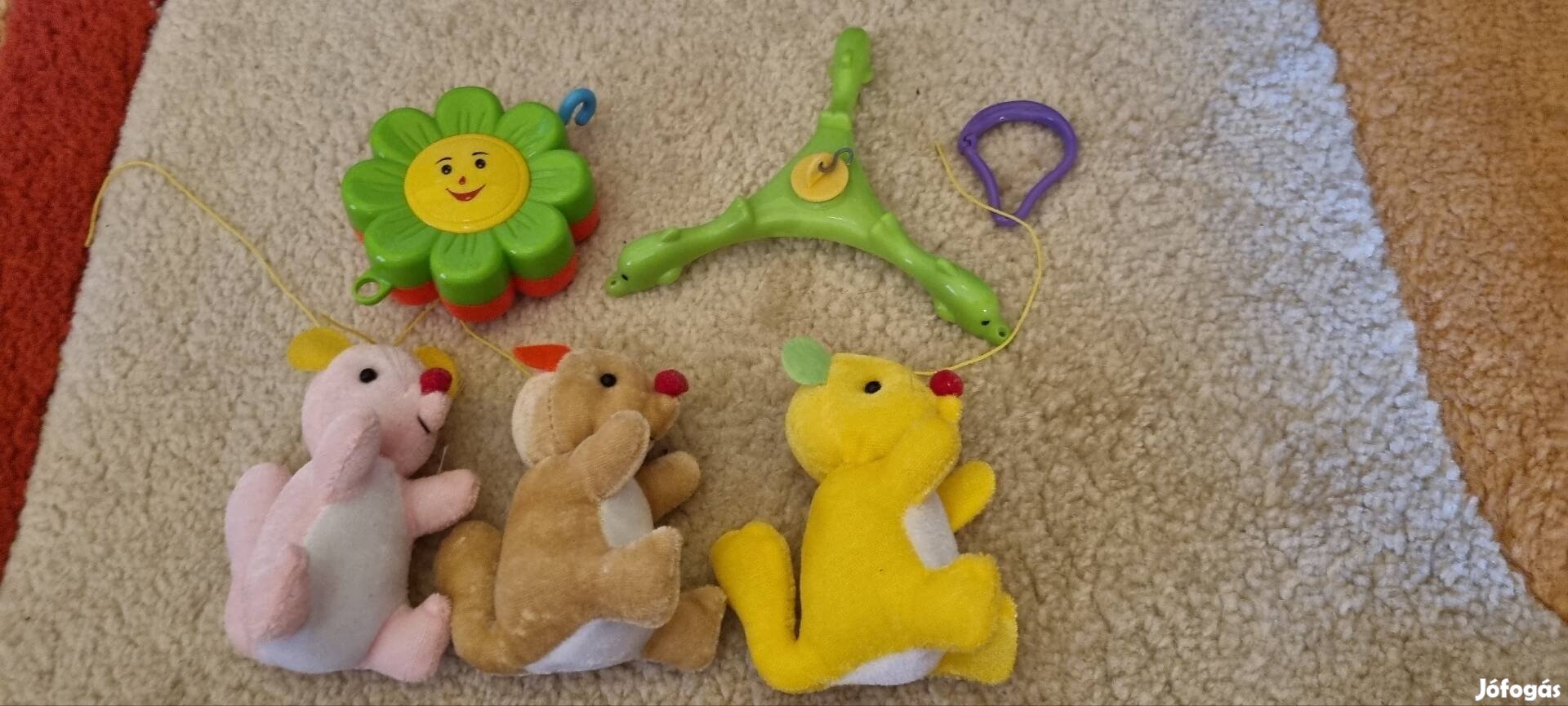 zenélő forgó játék