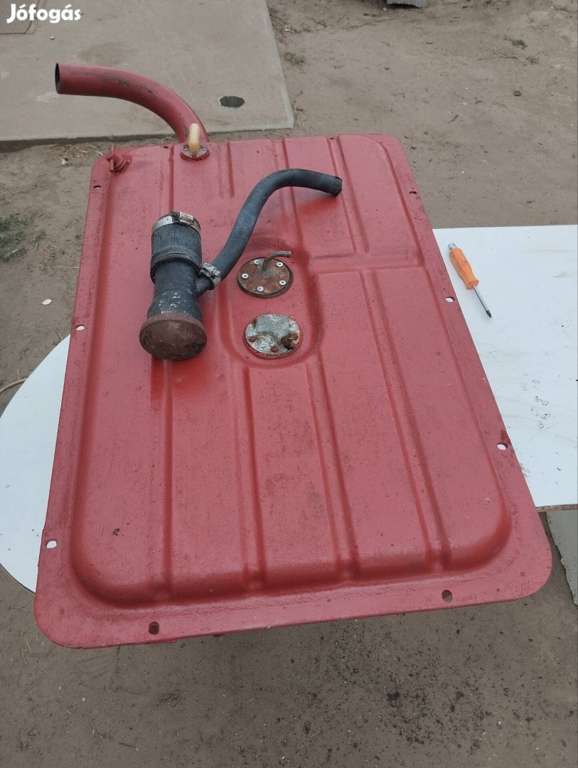 zuk zsuk üzemanyag Tank eladó 