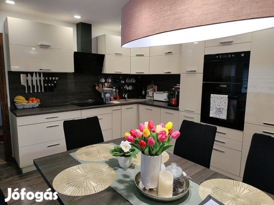 0 Ft villanyszámla, szaldós napelem, 130 m2-es családi ház Borbányán