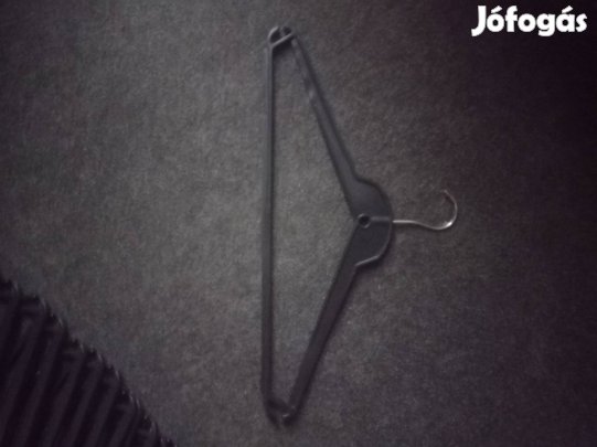 100 db hibátlan nadrágtartós vállfa.