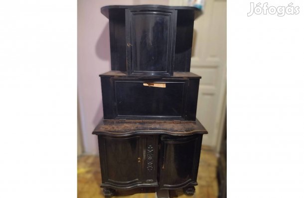 100 éves fekete antik szekrény