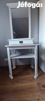 100 éves fésülködő asztal