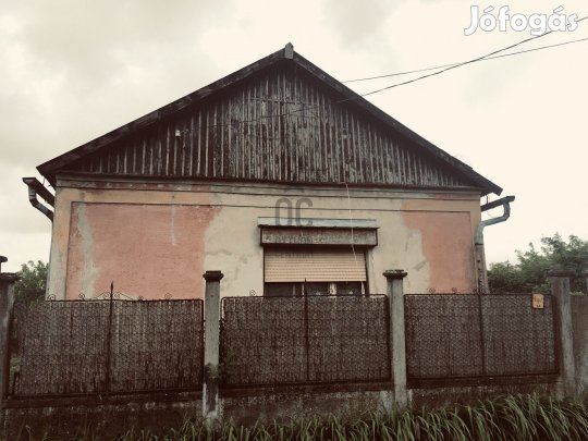 100 négyzetméteres felújítandó családi ház Biharkeresztesen