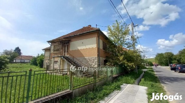 100 nm-es ház eladó Cered