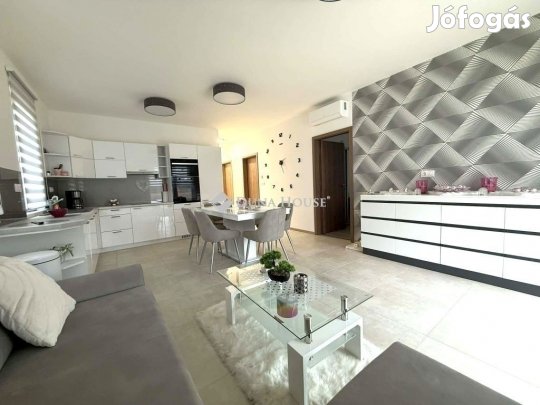 100 nm-es ház eladó Kecskemét