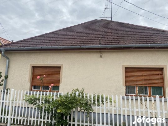 100 nm-es ház eladó Kecskemét