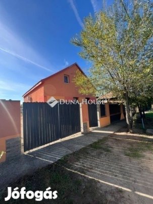 100 nm-es ház eladó Ócsa