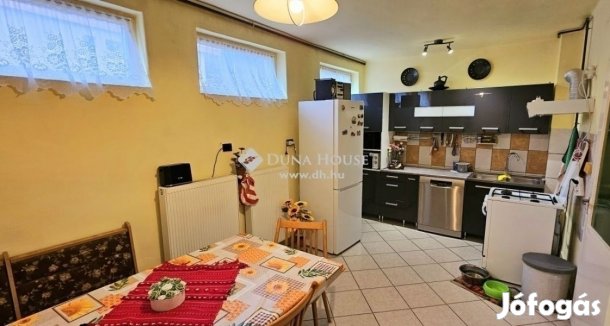 100 nm-es ház eladó Pécs