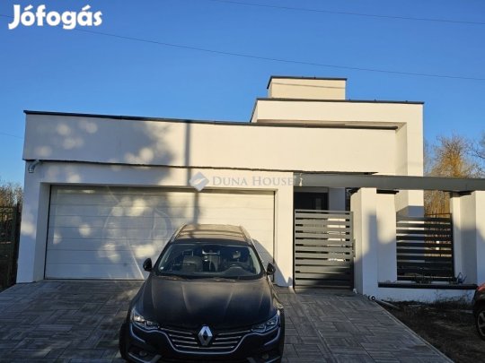 100 nm-es ház eladó Tápióság