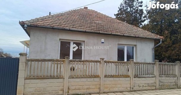 100 nm-es ház eladó Tápiószecső