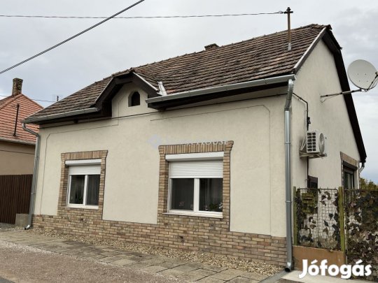 100 nm-es ház eladó Tengelic
