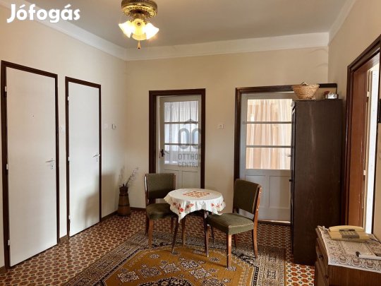 100 nm-es ház eladó Újszilvás