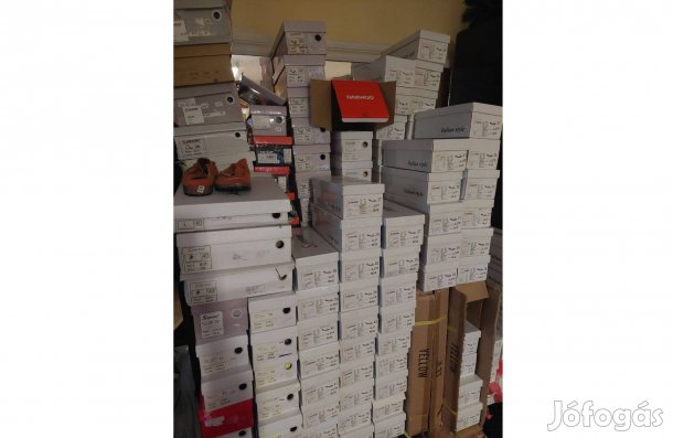 100 pár új női cipő vegyes