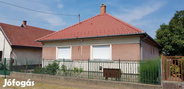 100nm családi ház hatalmas telekkel tulajdonostól eladó Dabason, Gyón