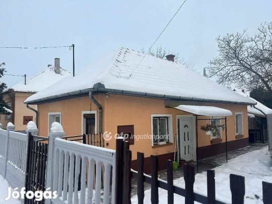 101 nm-es ház eladó Nagykáta