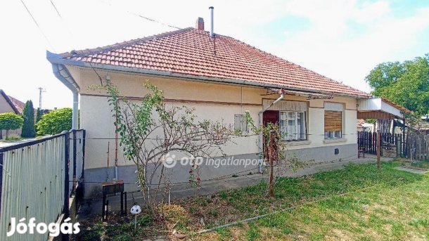 103 nm-es ház eladó Jászfényszaru