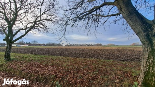 1040 nm-es telek eladó Kémes