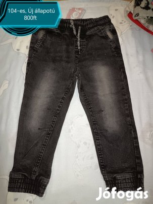104-es méretű fiús nacik
