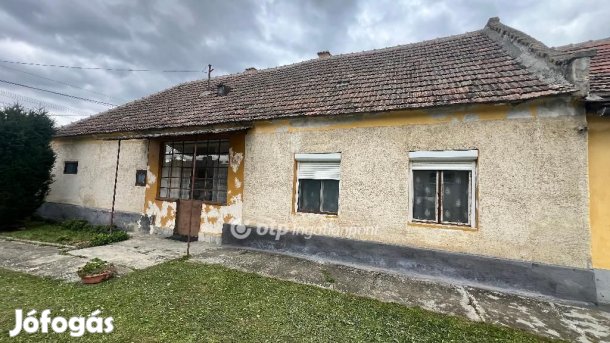 104 nm-es ház eladó Csót