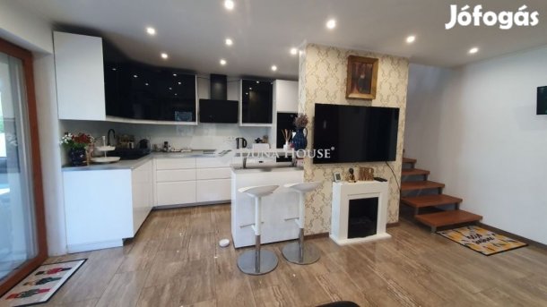 104 nm-es ház eladó Velence