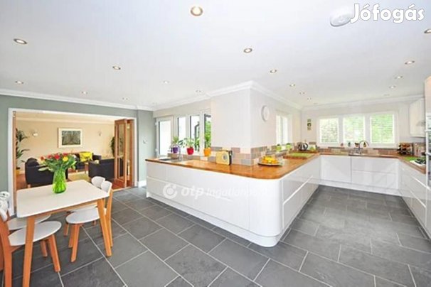 105 nm-es lakás eladó Mosonszolnok