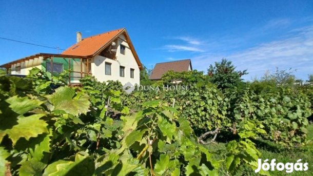 106 nm-es ház eladó Csopak