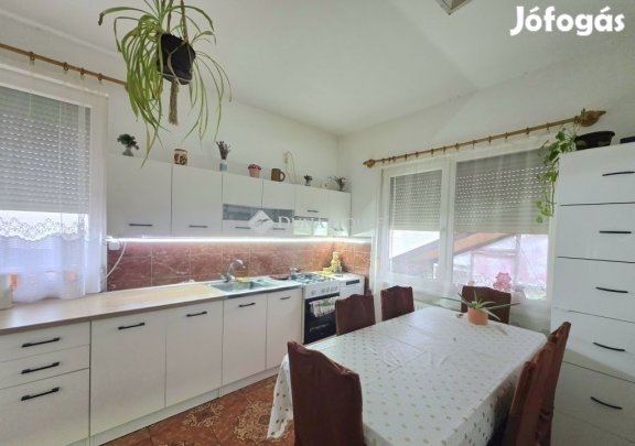 106 nm-es ház eladó Gyömrő