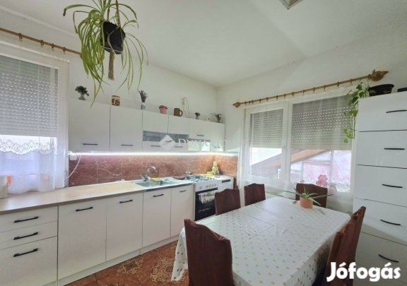 106 nm-es ház eladó Gyömrő