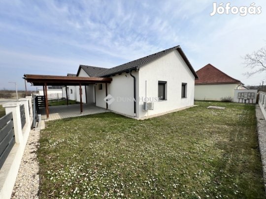 107 nm-es ház eladó Veszprém