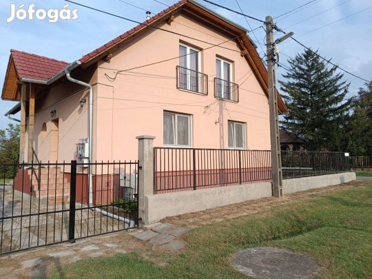 107m2 családi ház Tahitótfalu alacsony rezsi + H-tarifa