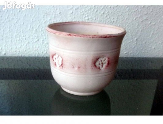 10 cm átmérőjű kerámia kaspó virágtartó Újpest központ közelében