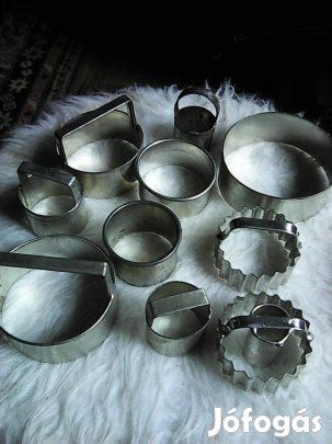 10 db különböző fém süti formák