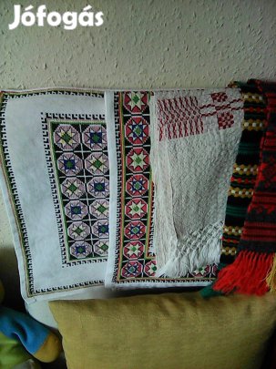 10 db különböző méretű régi kézzel hímzett terítők