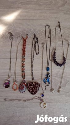 10 db női bizsu nyaklánc együtt 2000 Ft