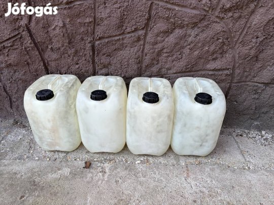 10literes műanyag kannák