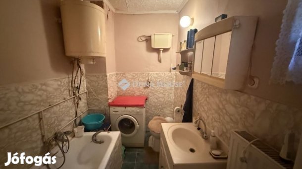 110 nm-es ház eladó Csénye