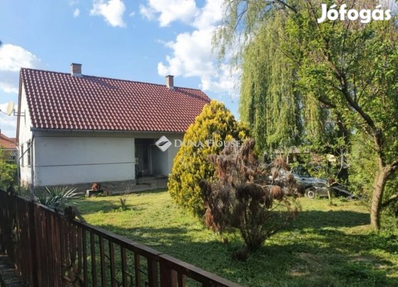 110 nm-es ház eladó Lad