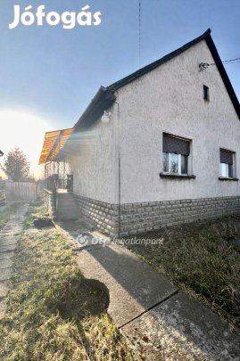 110 nm-es ház eladó Onga