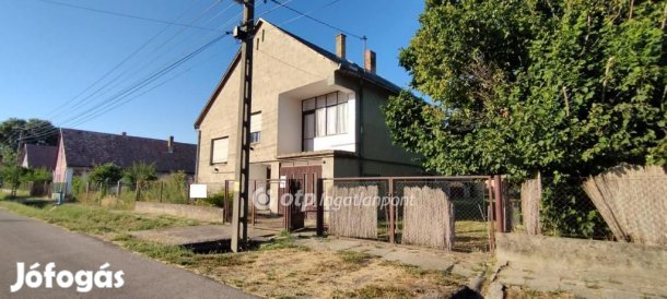 110 nm-es ház eladó Szedres