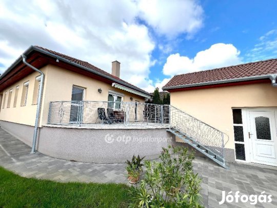 111 nm-es ház eladó Ravazd