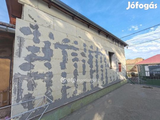 111 nm-es ház eladó Szolnok