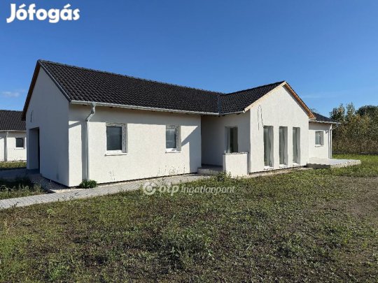 113 nm-es ház eladó Ráckeve