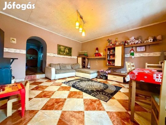 114 nm-es ház eladó Pápateszér